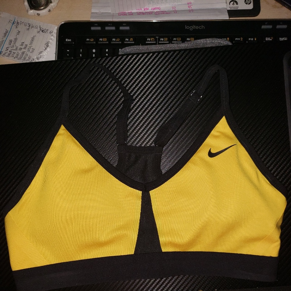 nike sports bra medium